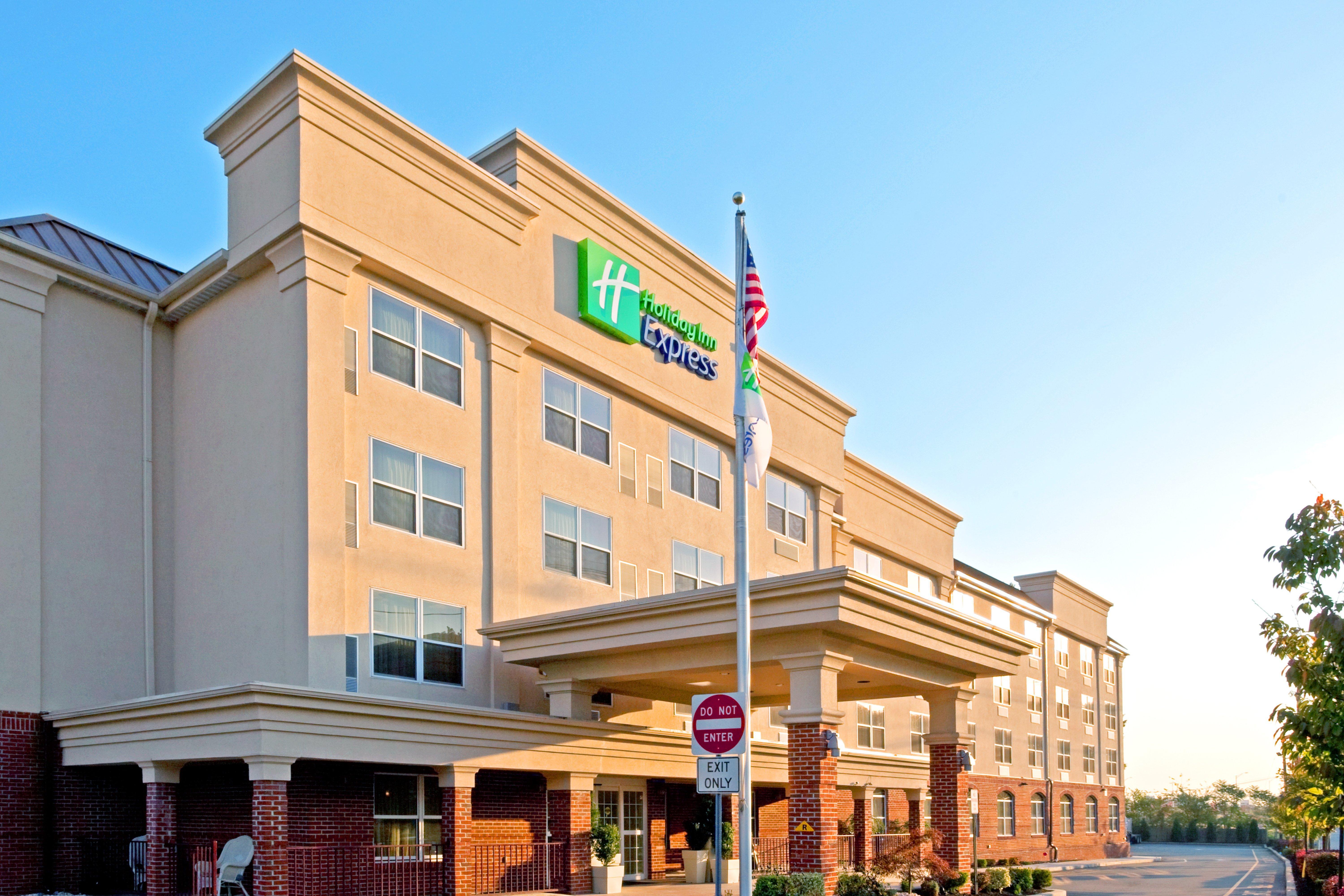 Holiday Inn Express Woodbridge By Ihg Avenel Екстериор снимка