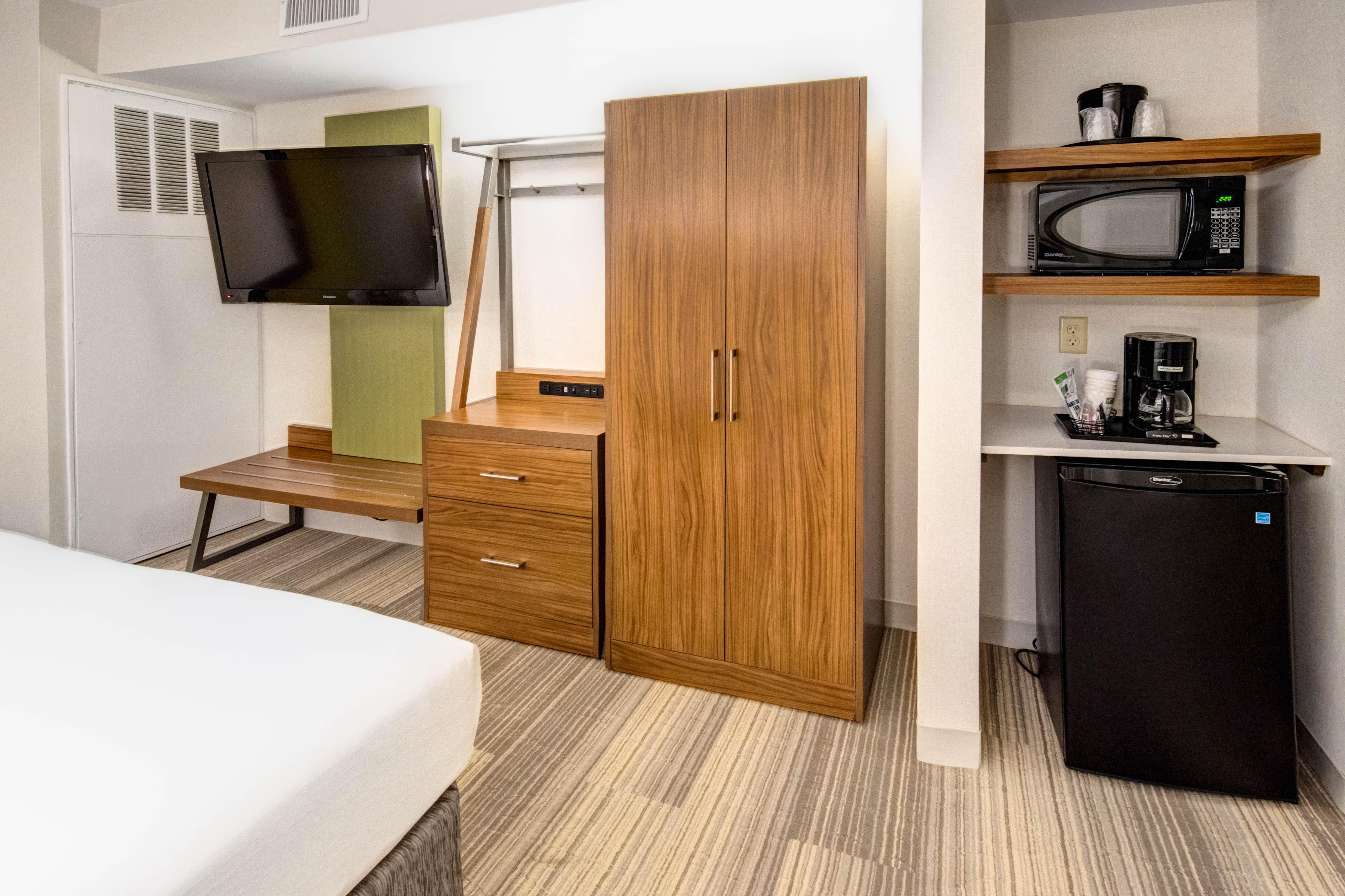 Holiday Inn Express Woodbridge By Ihg Avenel Екстериор снимка