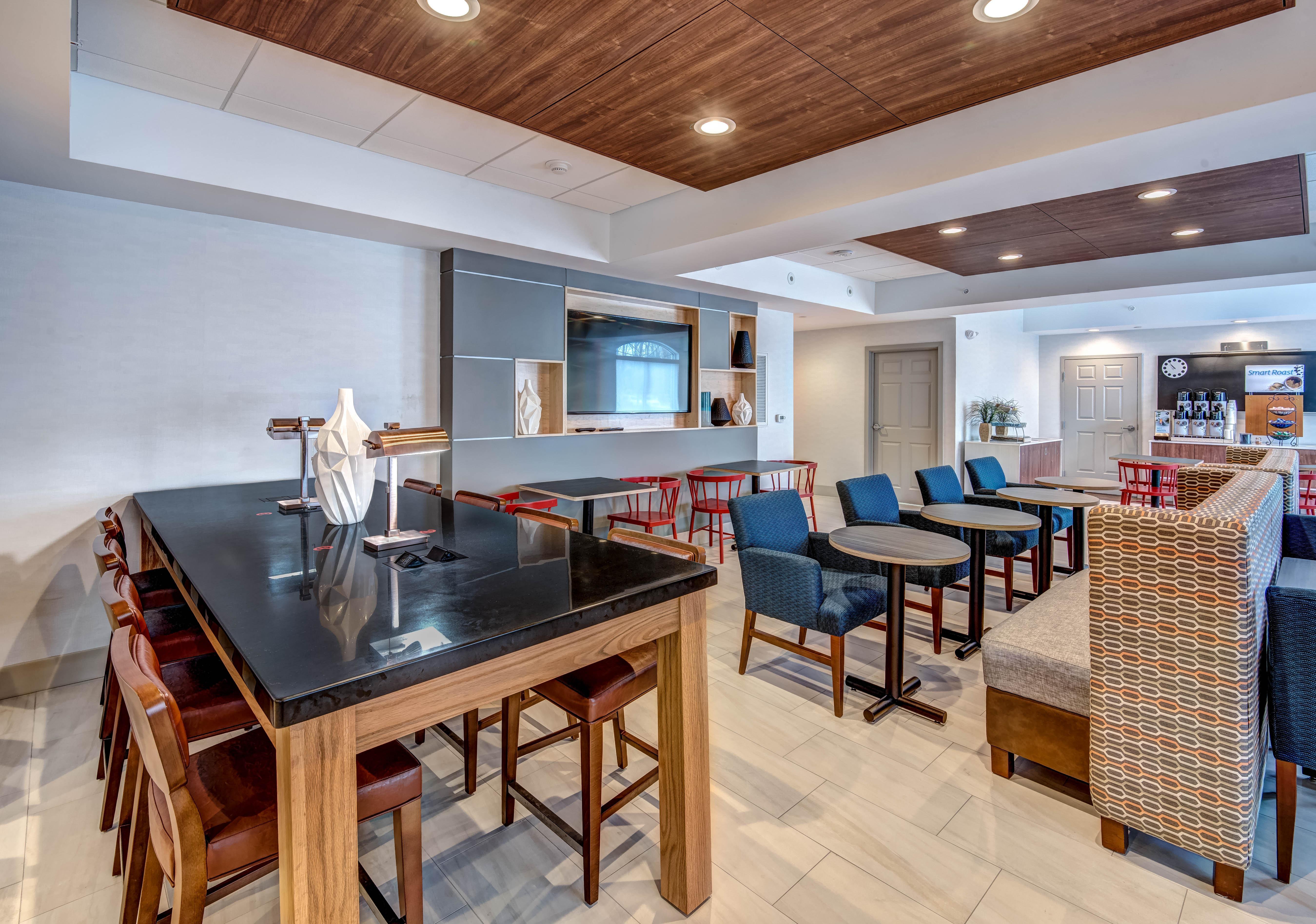 Holiday Inn Express Woodbridge By Ihg Avenel Екстериор снимка