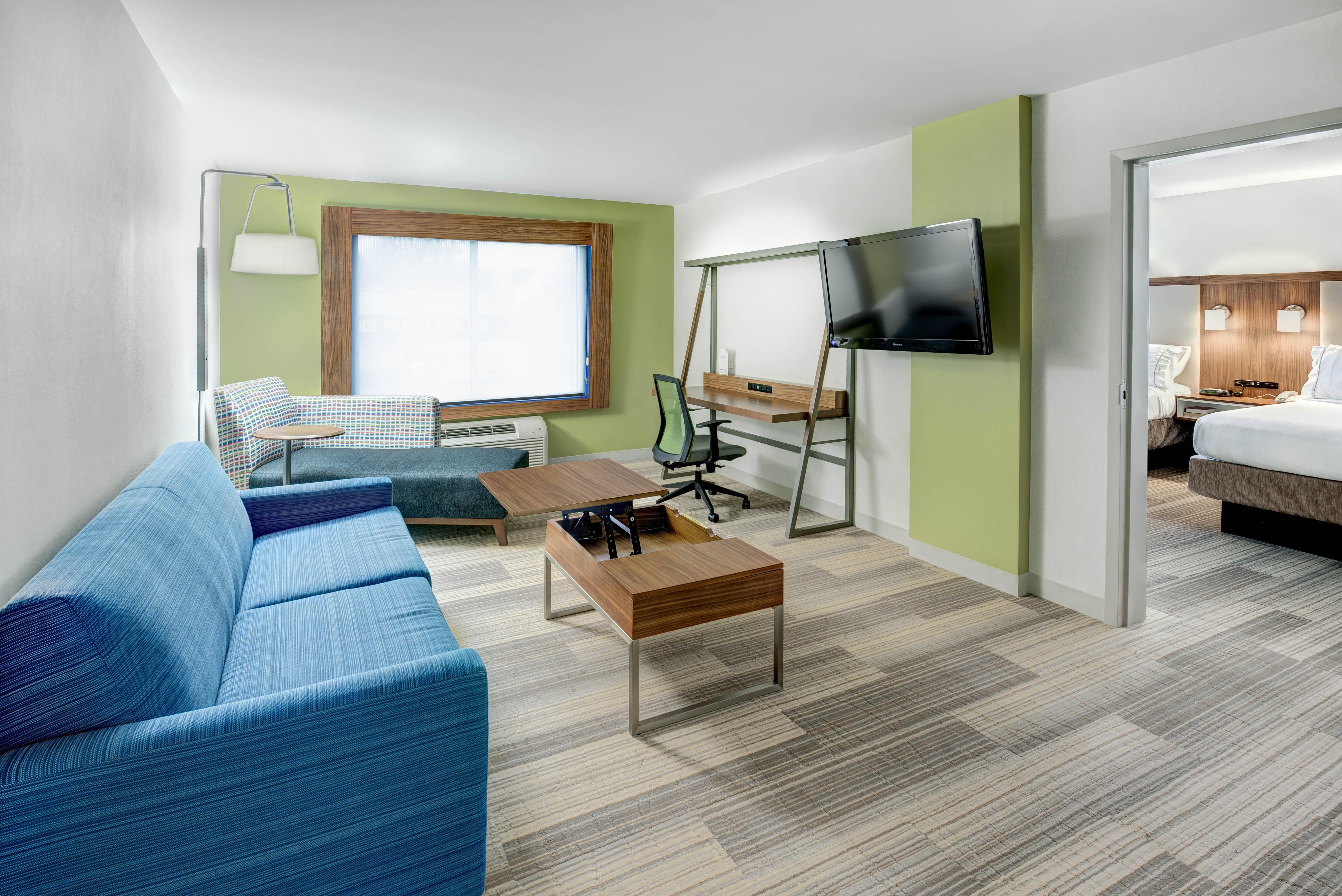 Holiday Inn Express Woodbridge By Ihg Avenel Екстериор снимка
