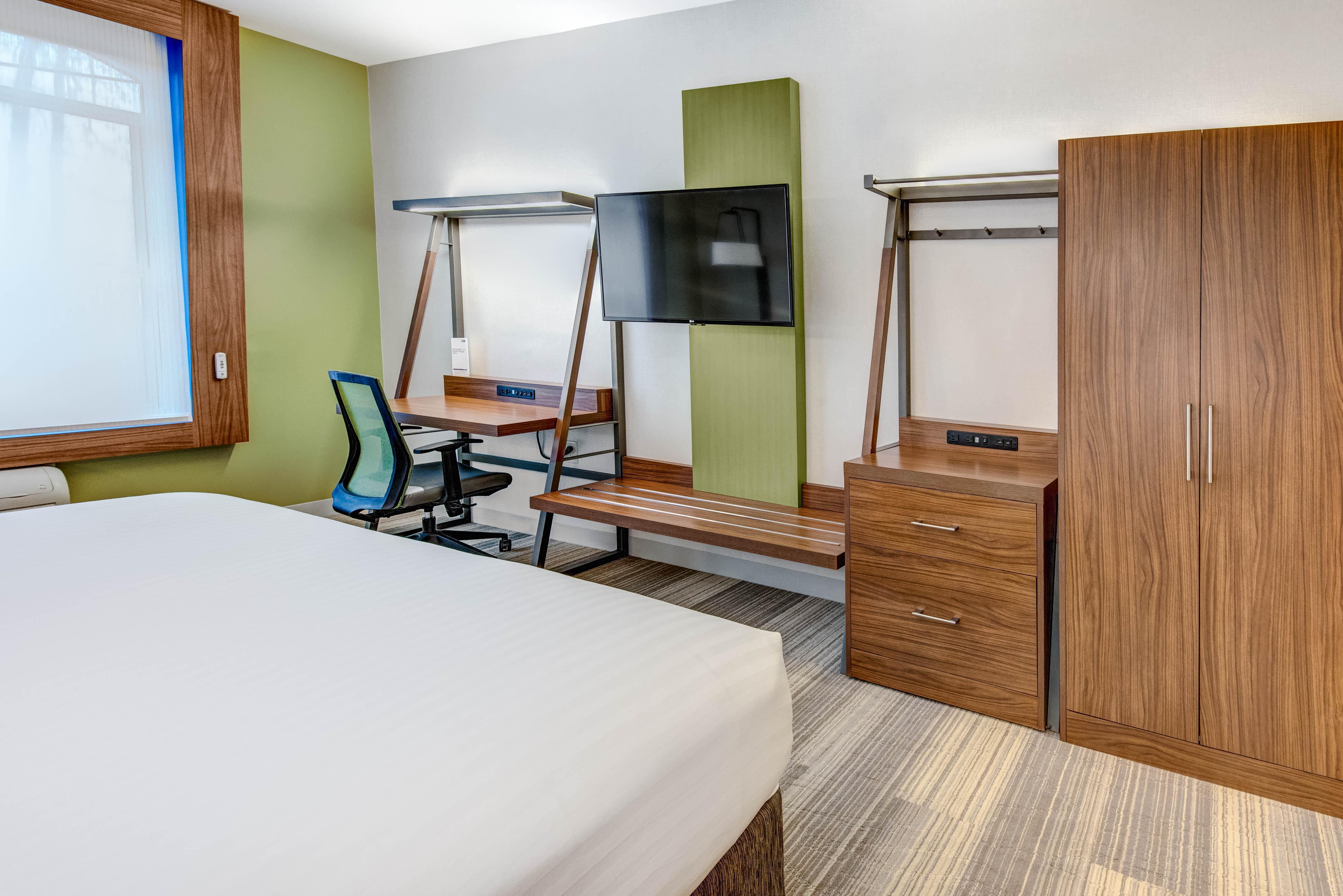 Holiday Inn Express Woodbridge By Ihg Avenel Екстериор снимка