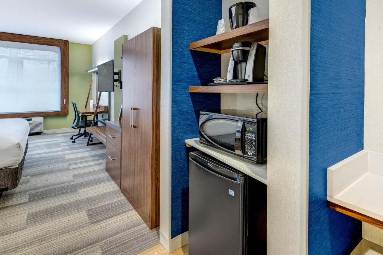 Holiday Inn Express Woodbridge By Ihg Avenel Екстериор снимка