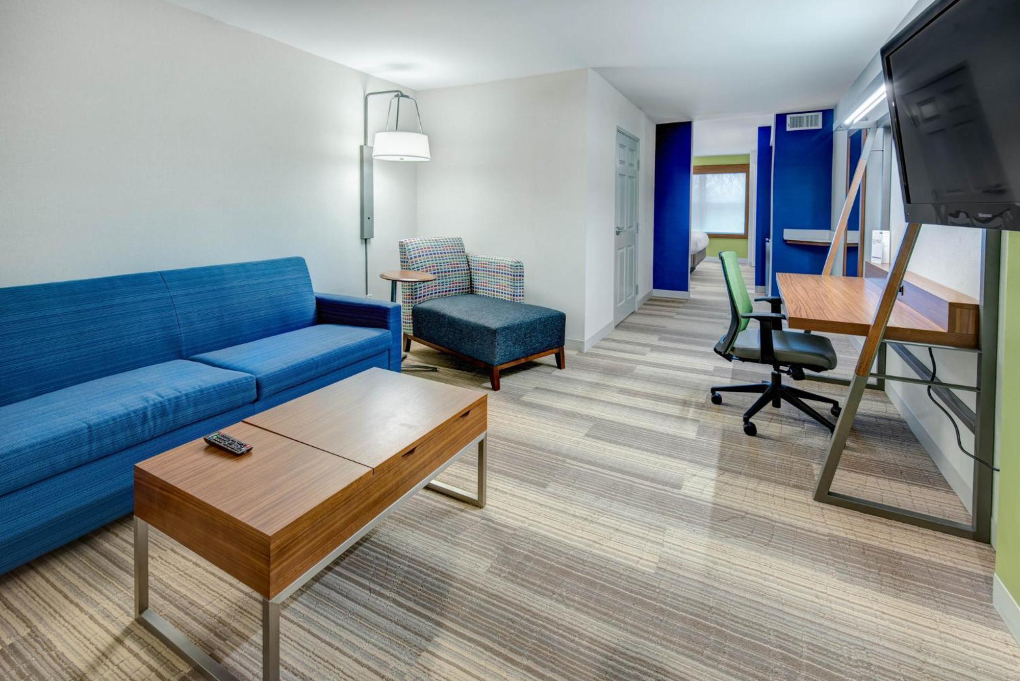 Holiday Inn Express Woodbridge By Ihg Avenel Екстериор снимка