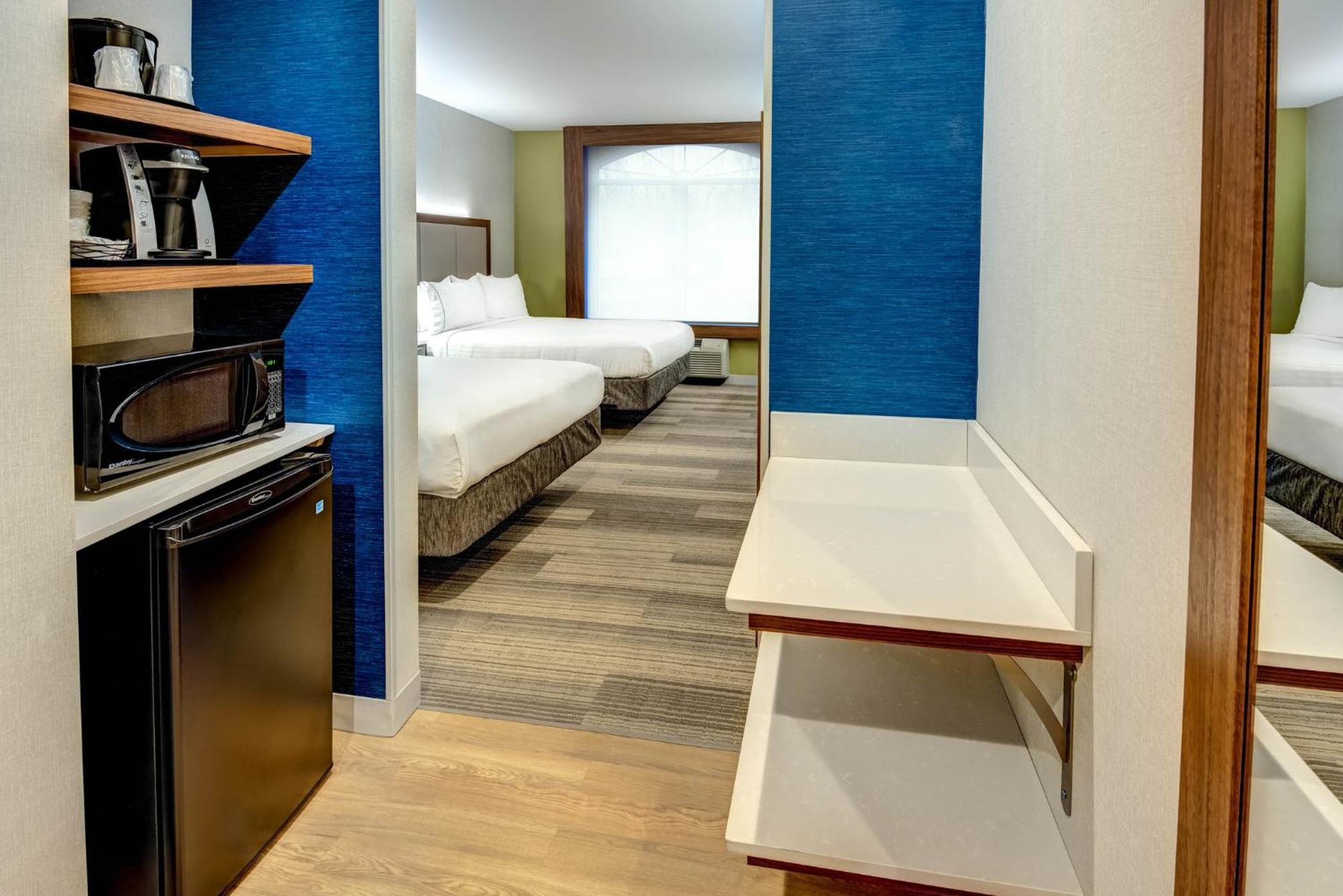 Holiday Inn Express Woodbridge By Ihg Avenel Екстериор снимка