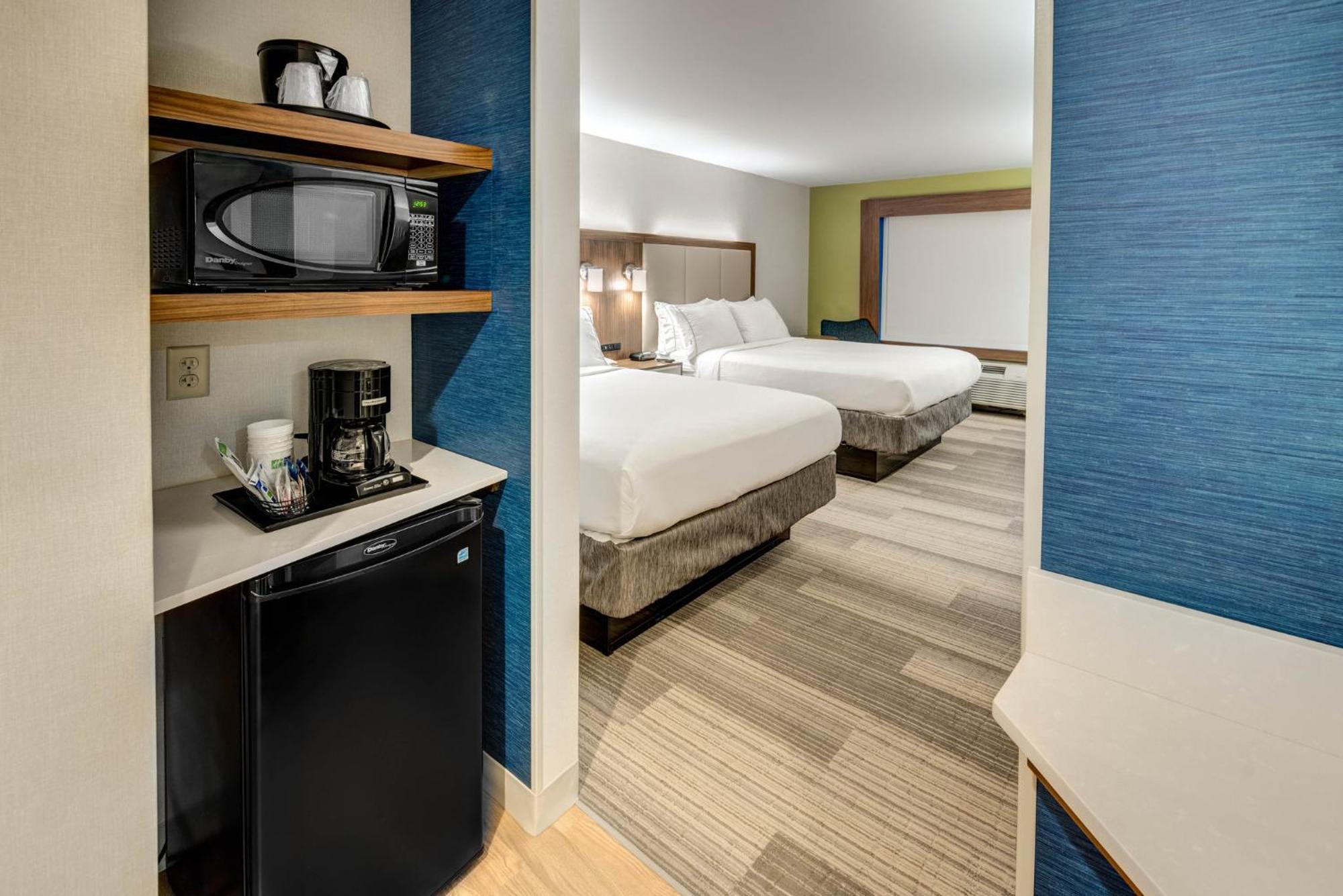 Holiday Inn Express Woodbridge By Ihg Avenel Екстериор снимка