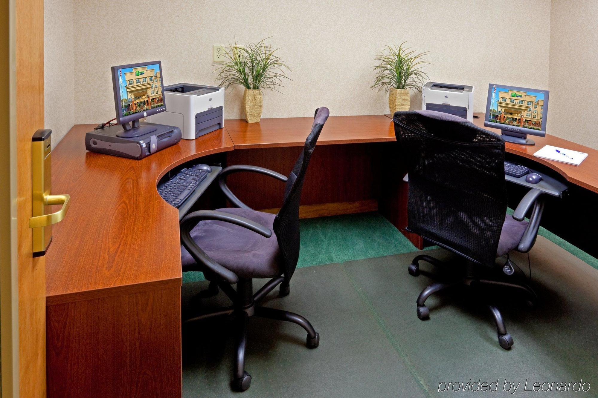 Holiday Inn Express Woodbridge By Ihg Avenel Екстериор снимка