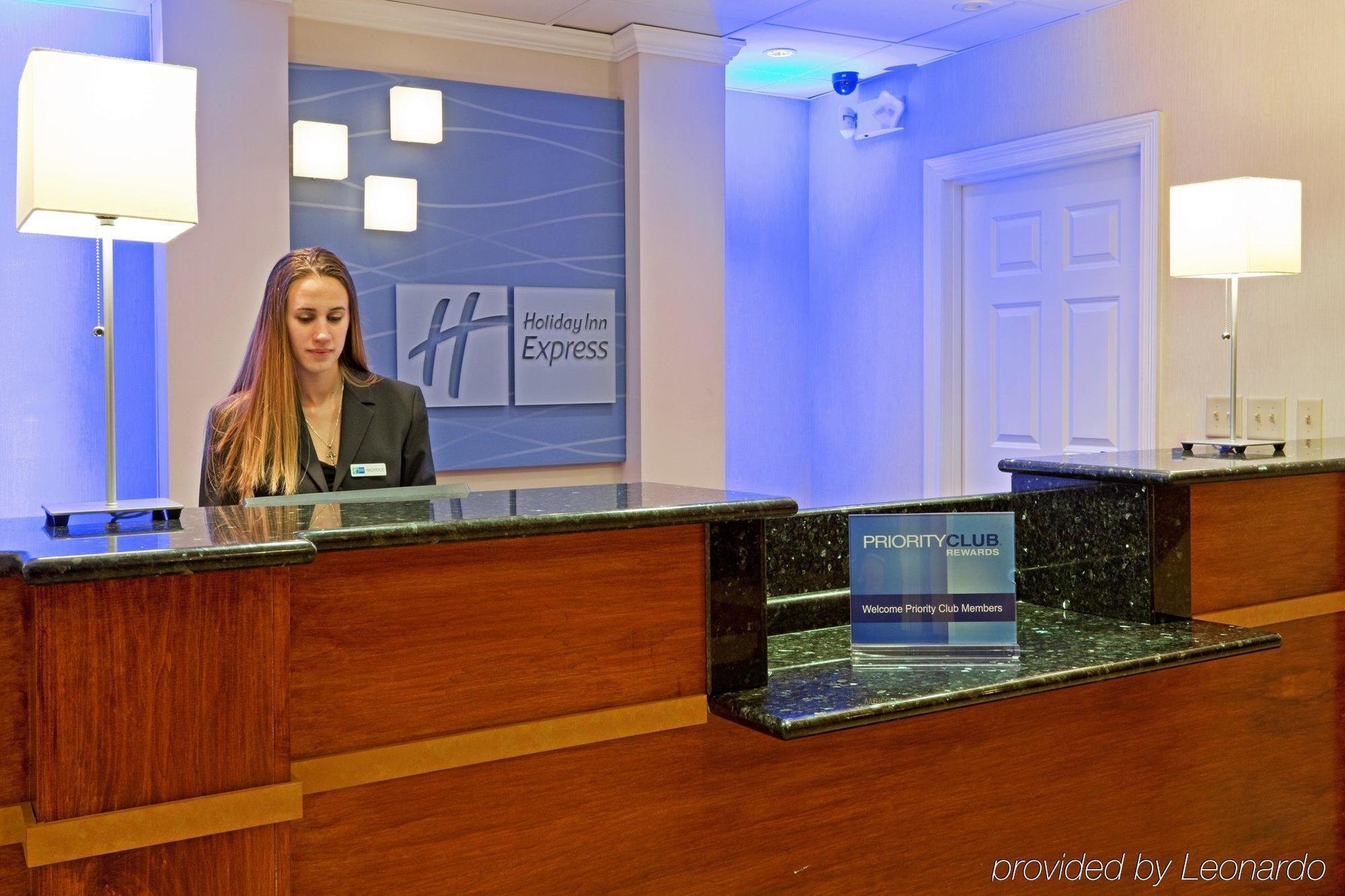 Holiday Inn Express Woodbridge By Ihg Avenel Интериор снимка