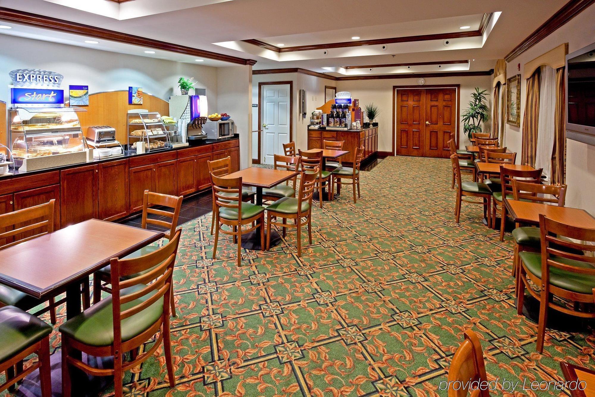 Holiday Inn Express Woodbridge By Ihg Avenel Ресторант снимка