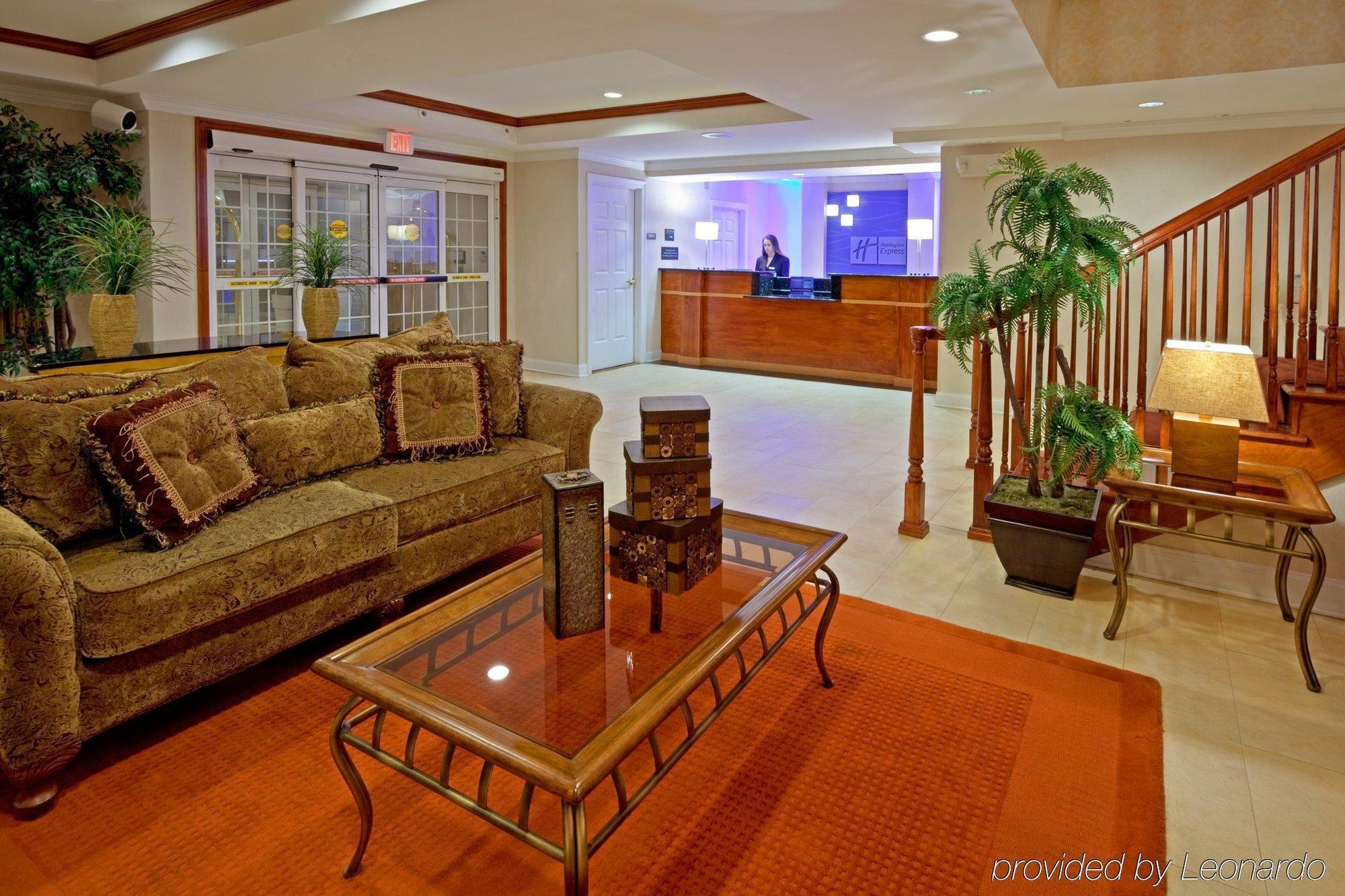 Holiday Inn Express Woodbridge By Ihg Avenel Интериор снимка
