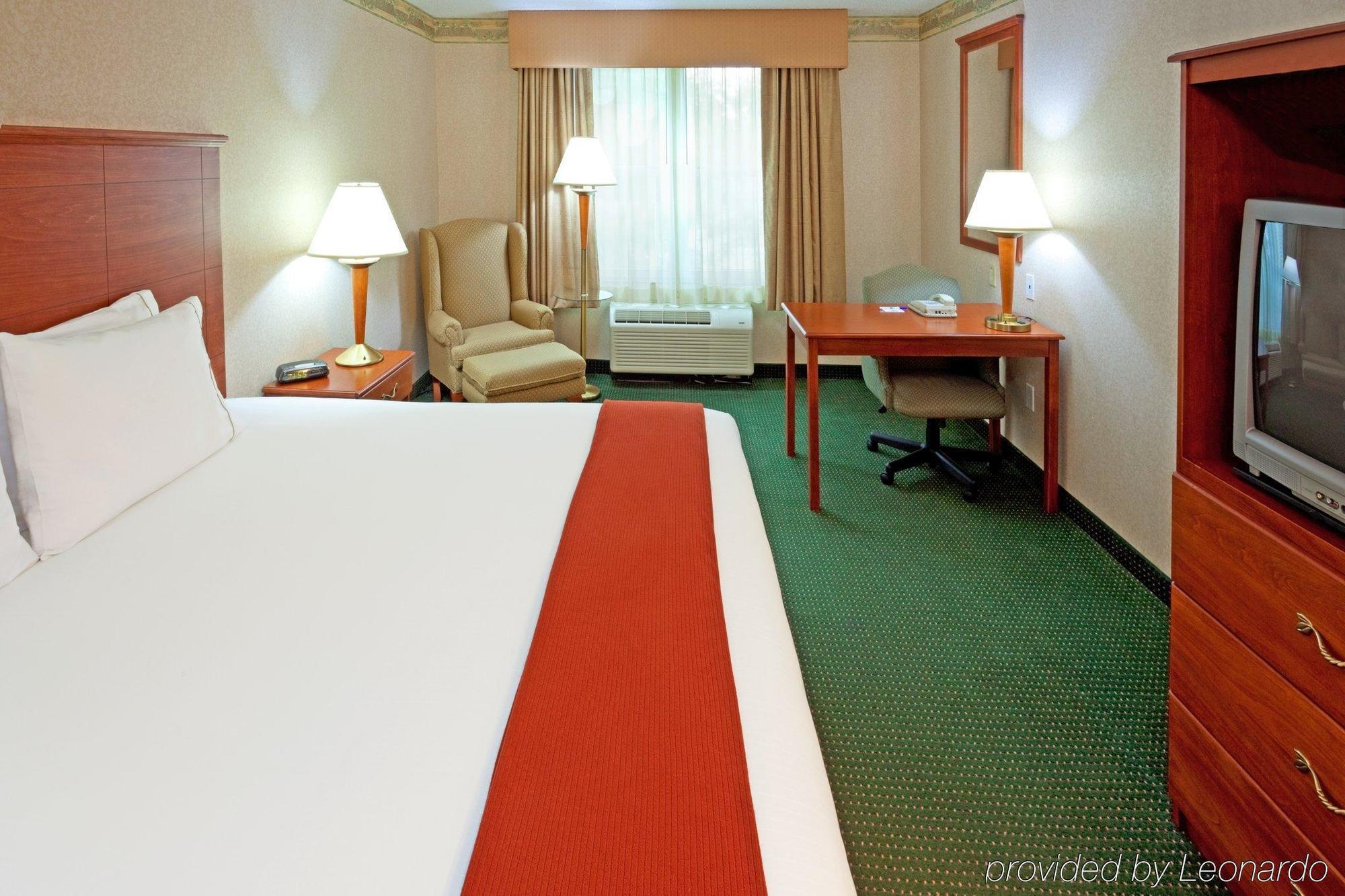 Holiday Inn Express Woodbridge By Ihg Avenel Екстериор снимка